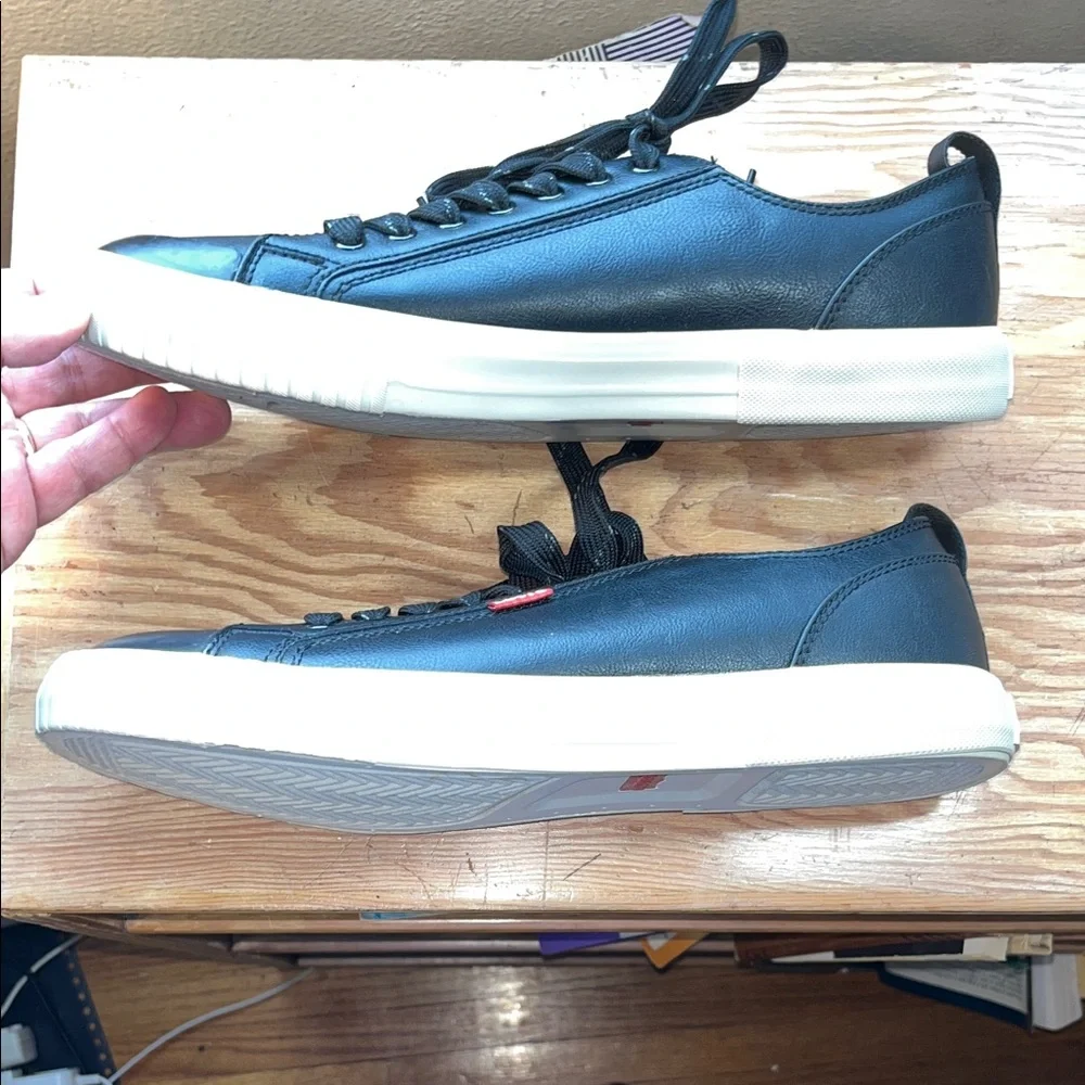 Levi’s Men’s Black Faux Leather‎ Athletic Shoe 9.5 NWOT